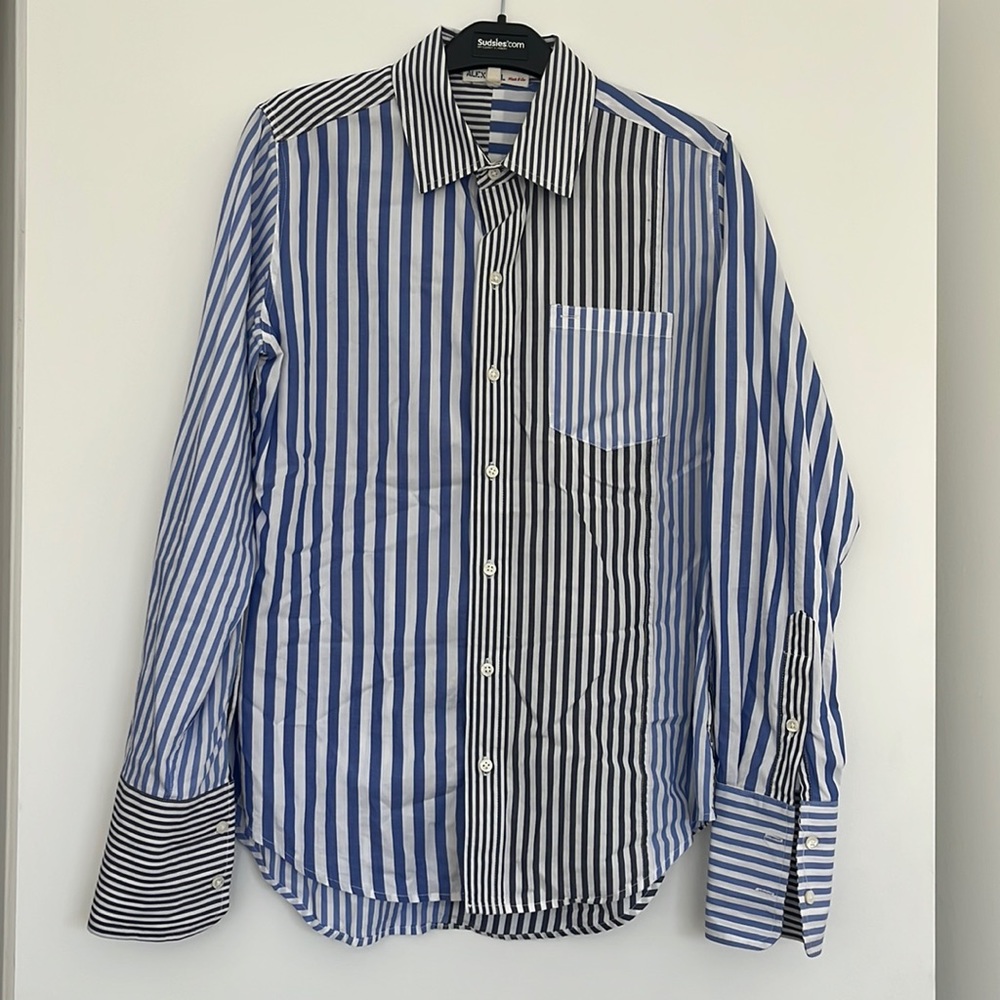 Alex Mill. Size Small. Blue and white multi striped button down shirt.